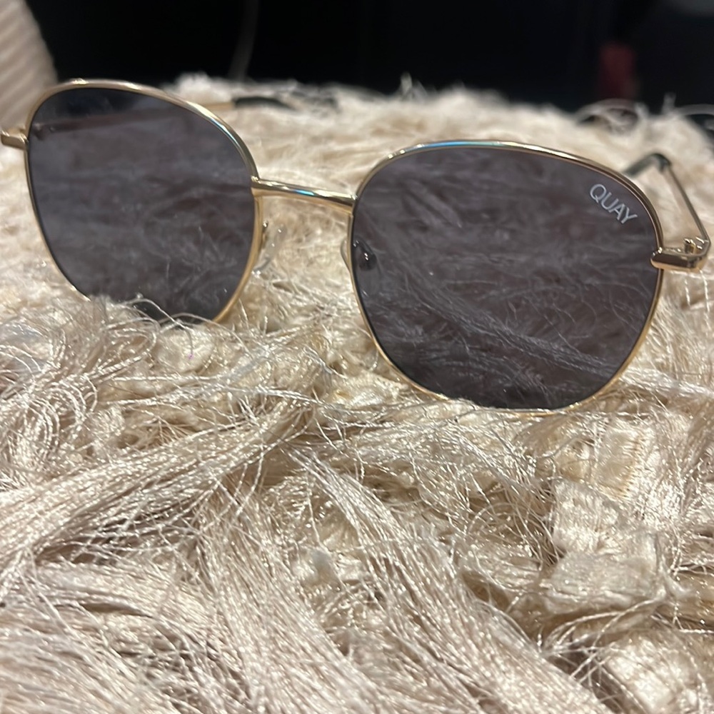 Quay Australia Sunglasses w/ free gift